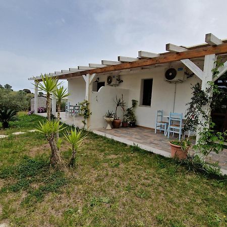 Hotel La Fragola In Campagna 6 K M Da San Pantaleo Exterior foto