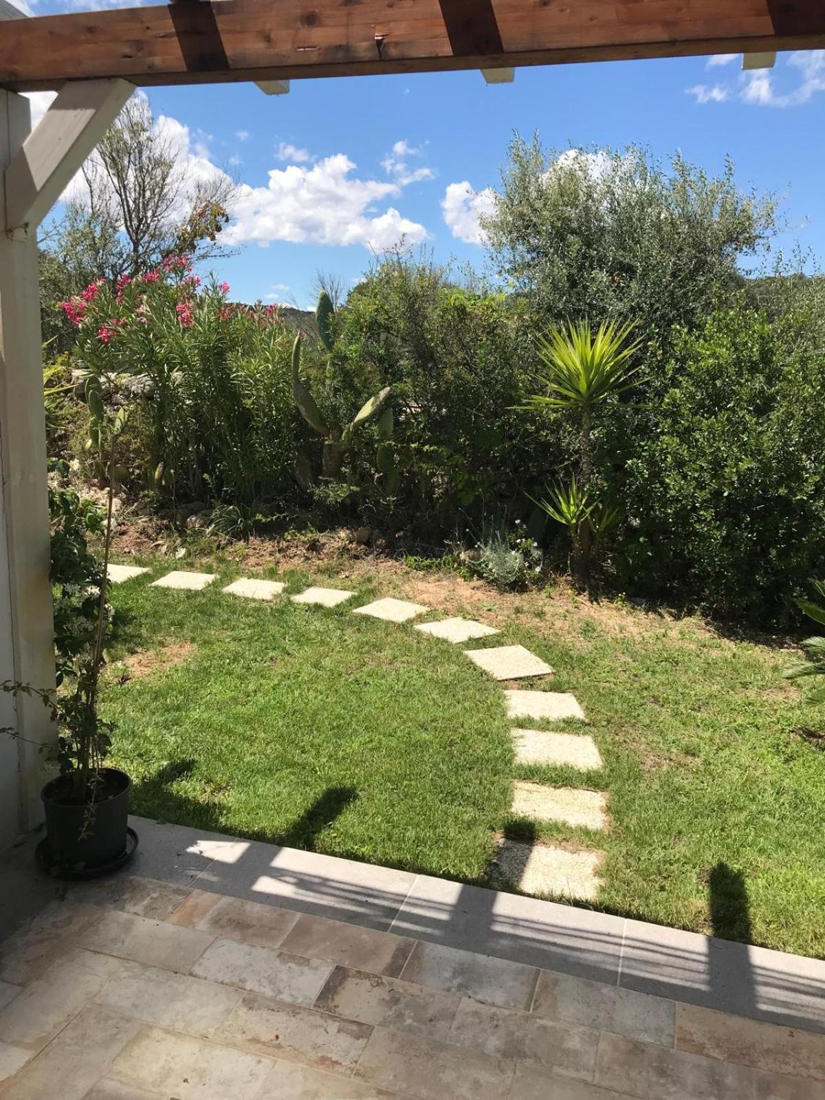 Hotel La Fragola In Campagna 6 K M Da San Pantaleo Exterior foto