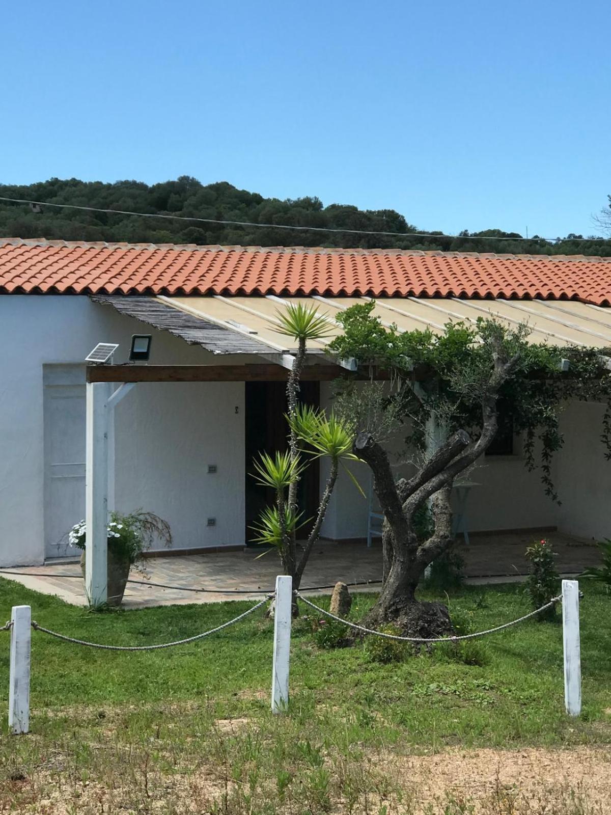 Hotel La Fragola In Campagna 6 K M Da San Pantaleo Exterior foto
