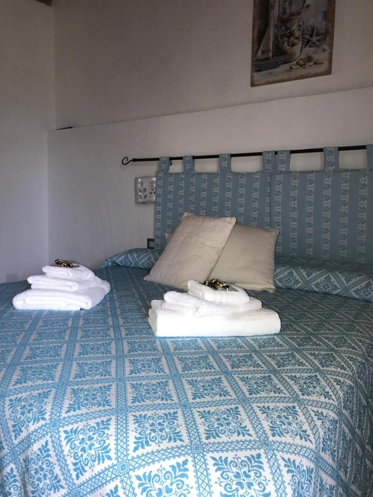 Hotel La Fragola In Campagna 6 K M Da San Pantaleo Exterior foto